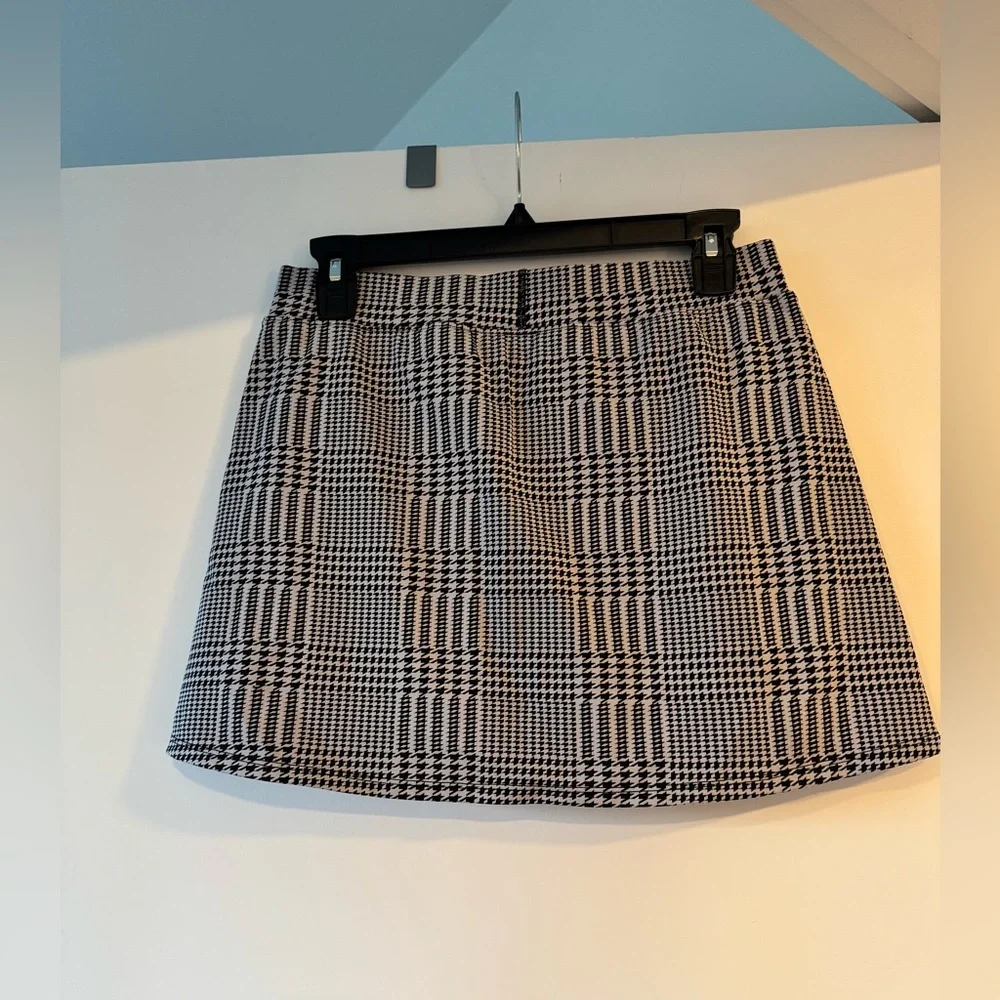 Very Rare Limited Edition Alo Yoga Jacquard Glenplaid Tennis Skirt. Size Medium